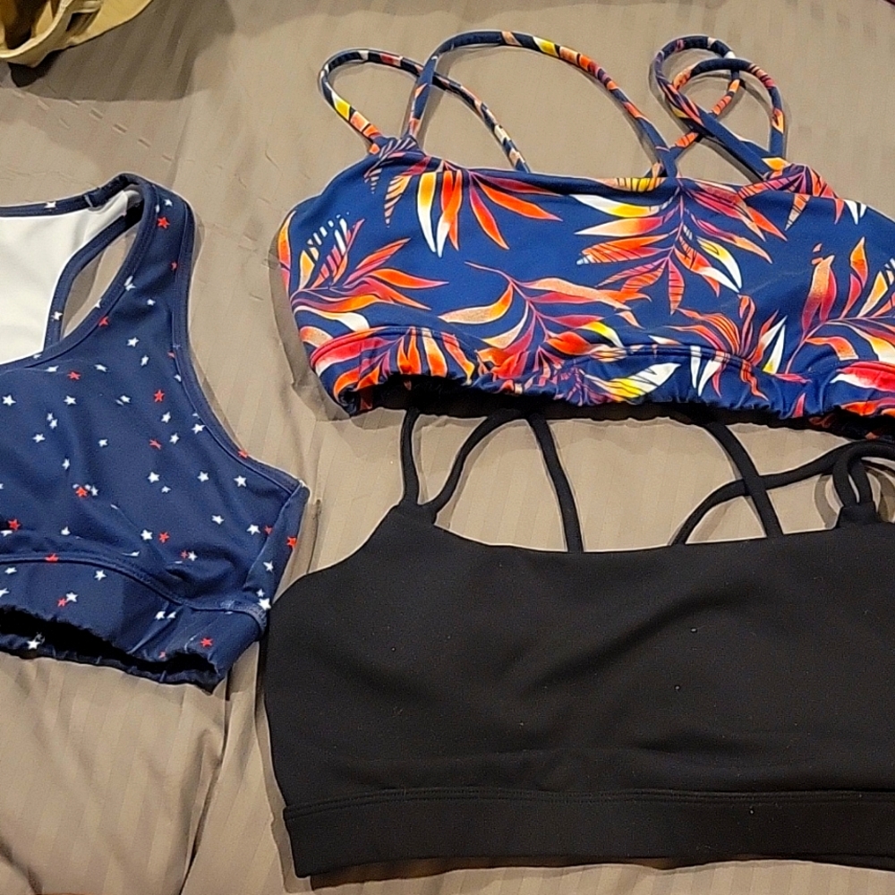 Gap fit sports bras x 3 Size large
